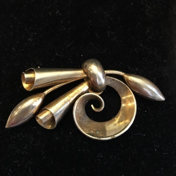 Jewelry - Vintage Unsigned SilverBrooch